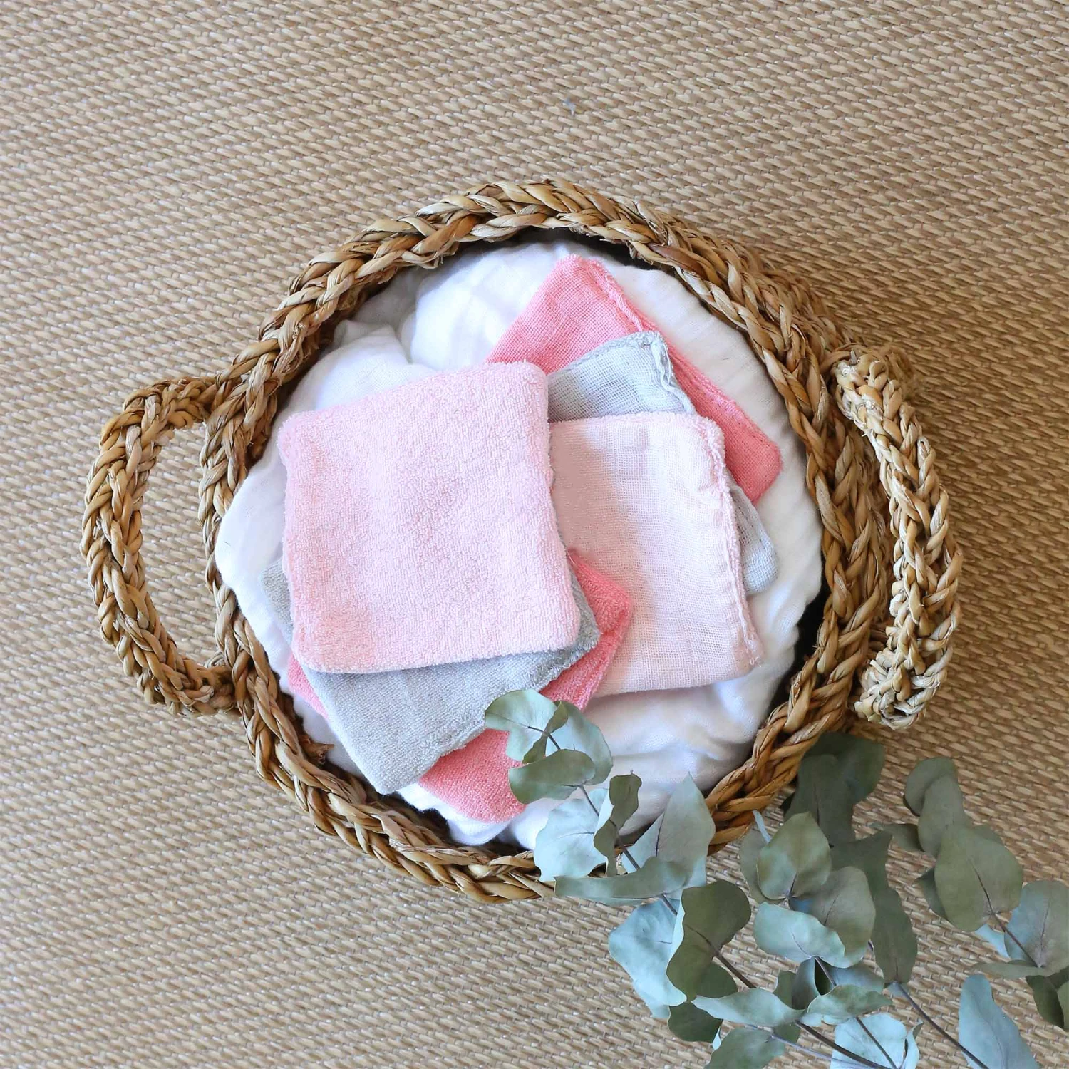 Lot De 6 Lingettes Lavable En Mousseline Blanc/rose 10 X 10 Cm De Trois Kilos Sept 2 Lot De 6 Lingettes Lavable En Mousseline Blanc/rose 10 X 10 Cm De Trois Kilos Sept – Image 2