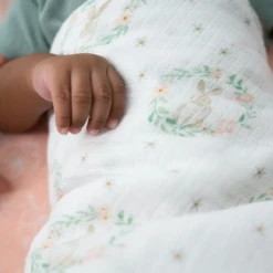 Lot De 4 Maxi-Langes Mousseline Blushing Bunnies De Aden + Anais Essentials -Bébé Boutique 01172653 5